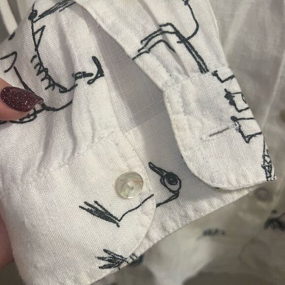 ✨Chico’s Animal Safari Linen Button Down Sz 1 Shirt✨ - Picture 6 of 10